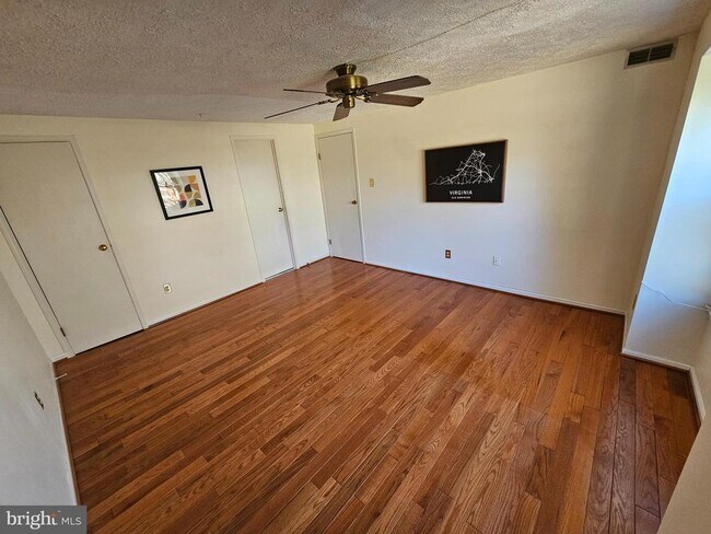 Building Photo - 503 Palmtree Dr