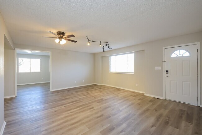 Building Photo - 7533 S Estes Ct
