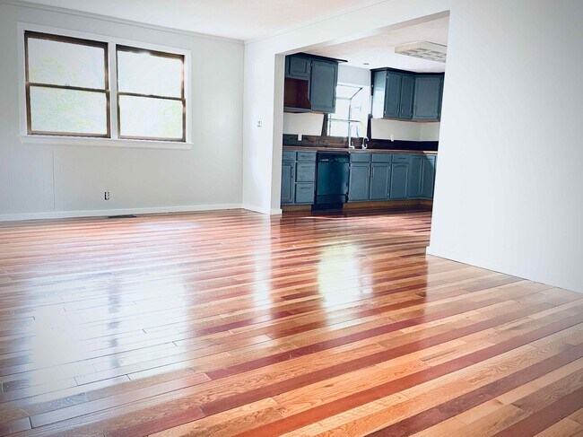Foto del edificio - 406 Christian Creek Rd