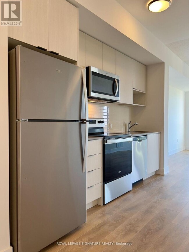 Photo du bâtiment - 202 Burnhamthorpe Rd E