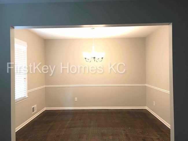 Building Photo - 9613 Beverly Dr