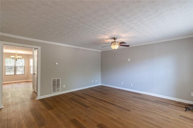 Foto del edificio - 5550 Strathmoor Manor Cir