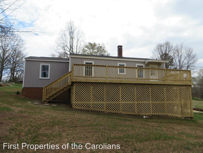 Building Photo - 208 Myers St