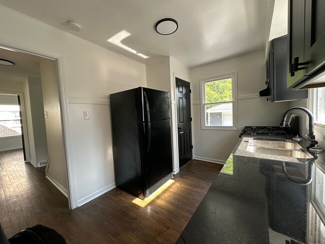 Foto del edificio - FREE APPLICATION!! Beautiful 4 bedroom hou...