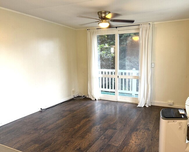 Foto del edificio - Charming 2BR Cottage Minutes from Kaimuki – Bright Home with Updated Kitchen