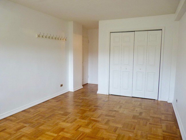 Foto del edificio - 3731 73rd St