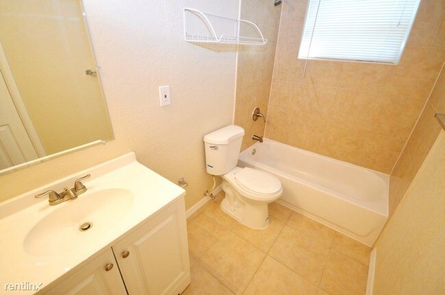 Building Photo - 5151 Flamingo Dr N