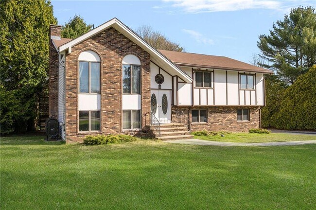 Foto del edificio - 77 Cherry Hill Rd