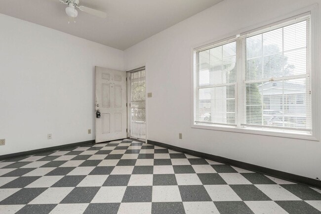 Building Photo - 705 M St