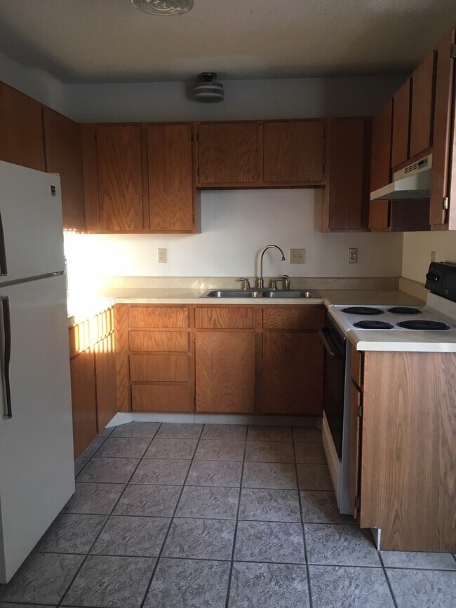 Building Photo - 2 Bedrooms 1 Bathroom-Pet Friendly