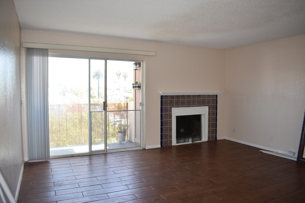 Living Room - 1919 E Beverly Way