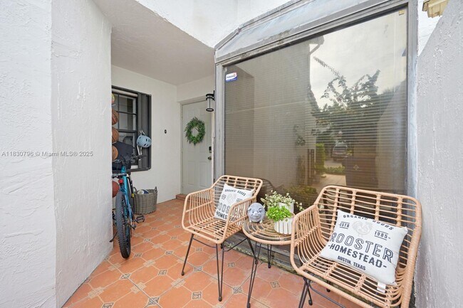 Foto del edificio - 3501 Magellan Cir