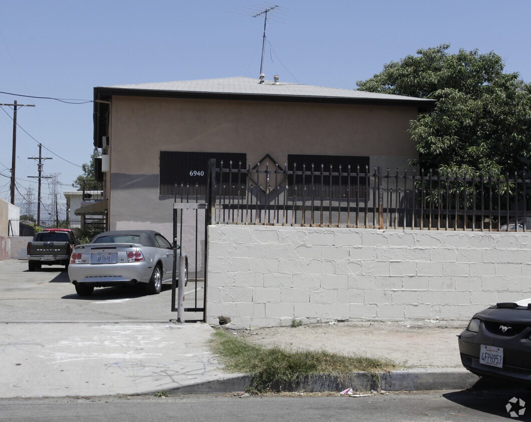 Foto del edificio - 6940 Hinds Ave