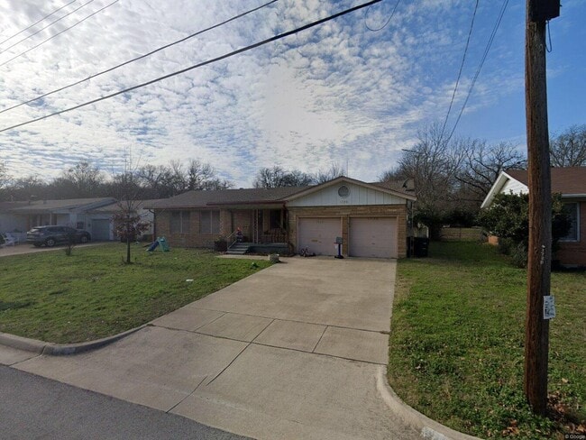 Building Photo - 1720 Montclair Dr