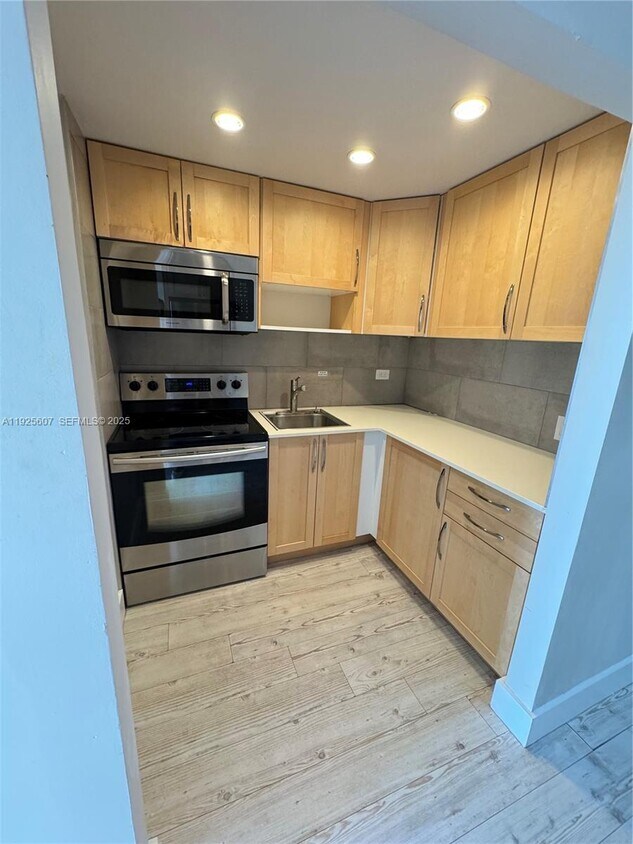 Foto principal - 7904 West Dr