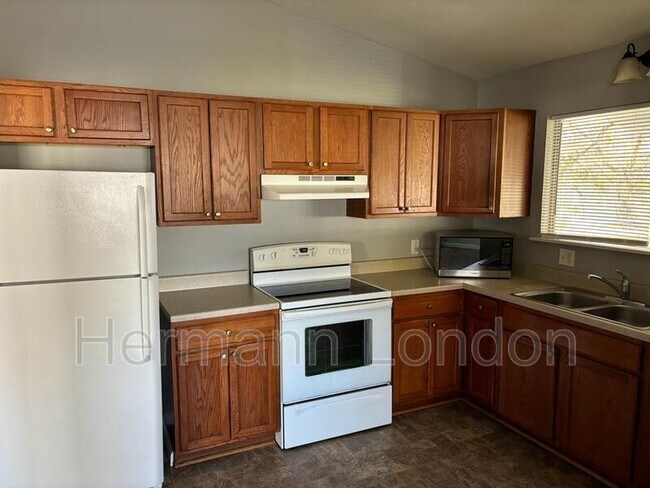 Building Photo - 500 Bardot Dr