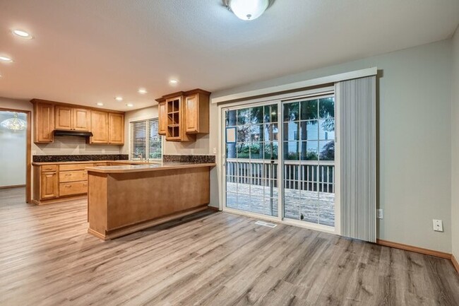 Foto del edificio - 515 Southwest 328th Court, Federal Way, WA...