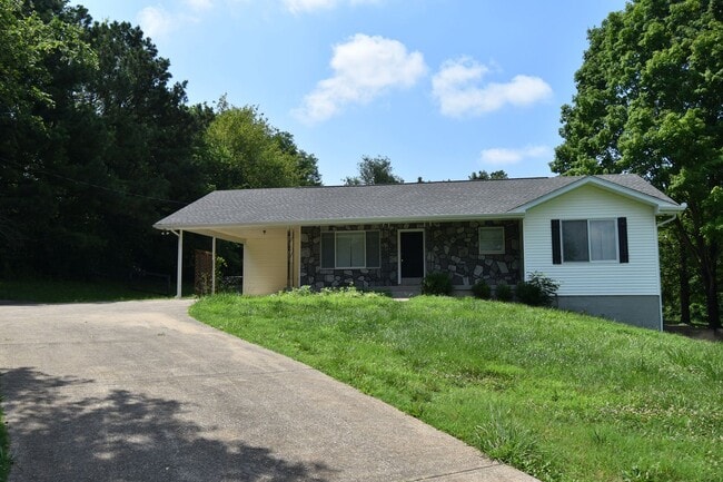 Building Photo - 2 Bedroom Pet Friendly Home For Rent!