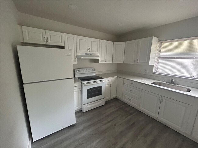 Foto del edificio - 3890 Woodside Dr