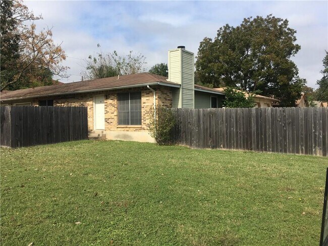 Building Photo - 2200 Granberry Dr