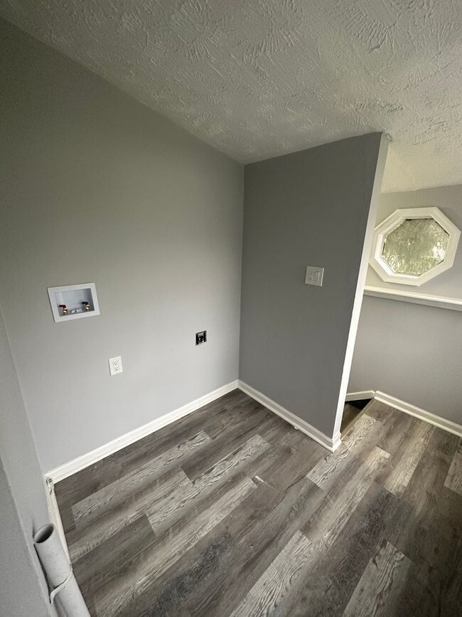 Building Photo - 12323 Park Knoll Dr