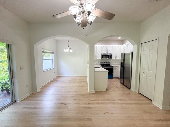 Foto del edificio - 10398 Park Commons Dr