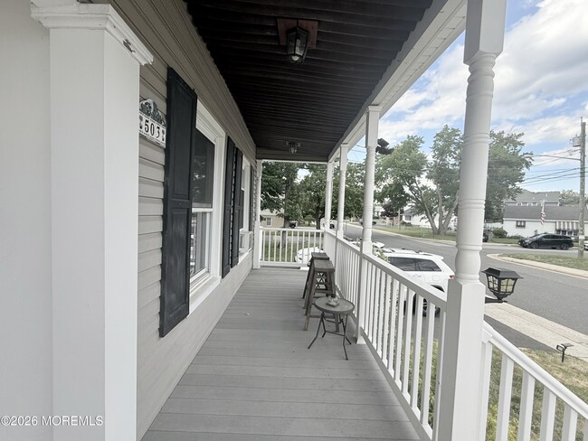 Building Photo - 503 Dock St