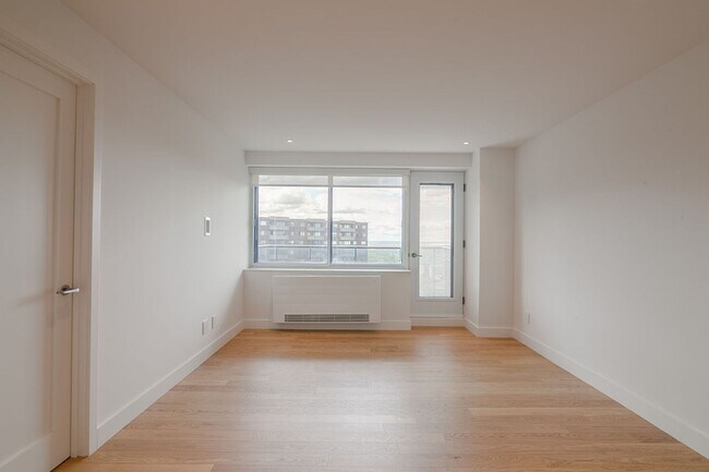 Building Photo - 4555 Av. Bonavista