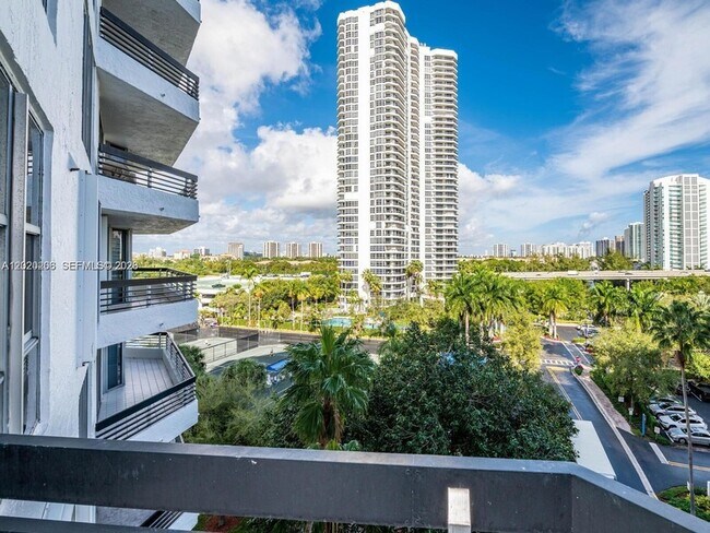 Foto del edificio - 3600 Mystic Pointe Dr