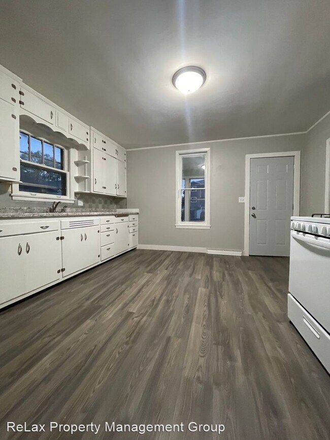 Building Photo - 5 br, 1 bath House - 1002 8th St S