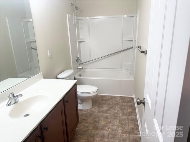 Building Photo - 815 Fescue Ct