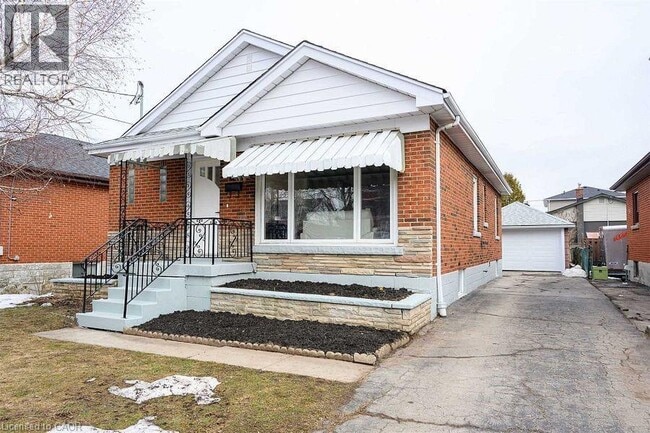 Building Photo - 919 Brucedale Ave E