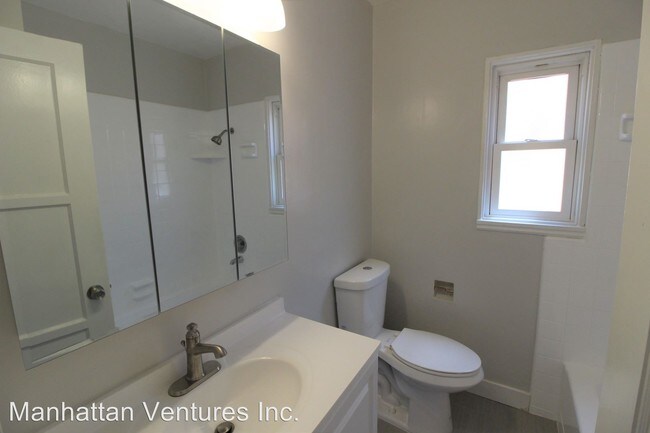 Building Photo - 641 W Glenoaks Blvd