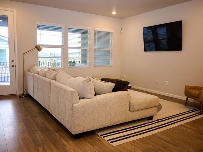 Foto del edificio - 8848 Fraser River Lp