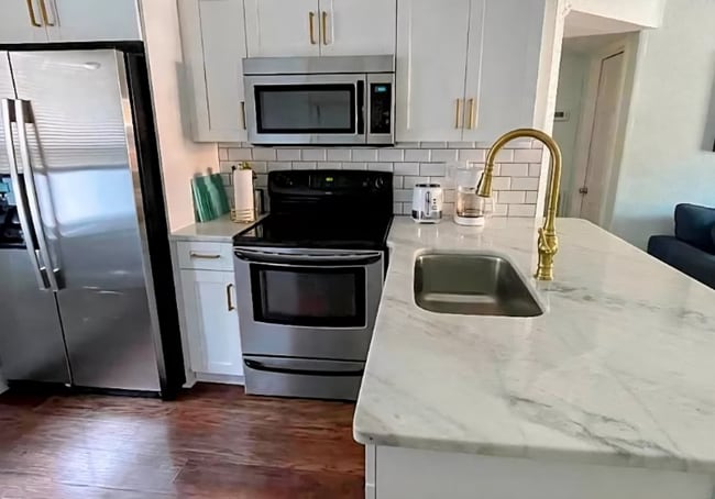 Foto del edificio - 2400 15th Ave N