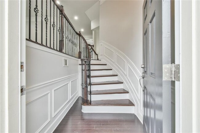 Building Photo - 1518 Woodbridge Way NE