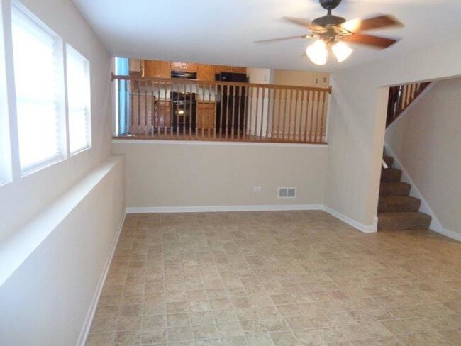 Building Photo - 909 Redwood Dr
