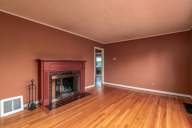 Building Photo - University Park Cutie -2 BR 1 BA