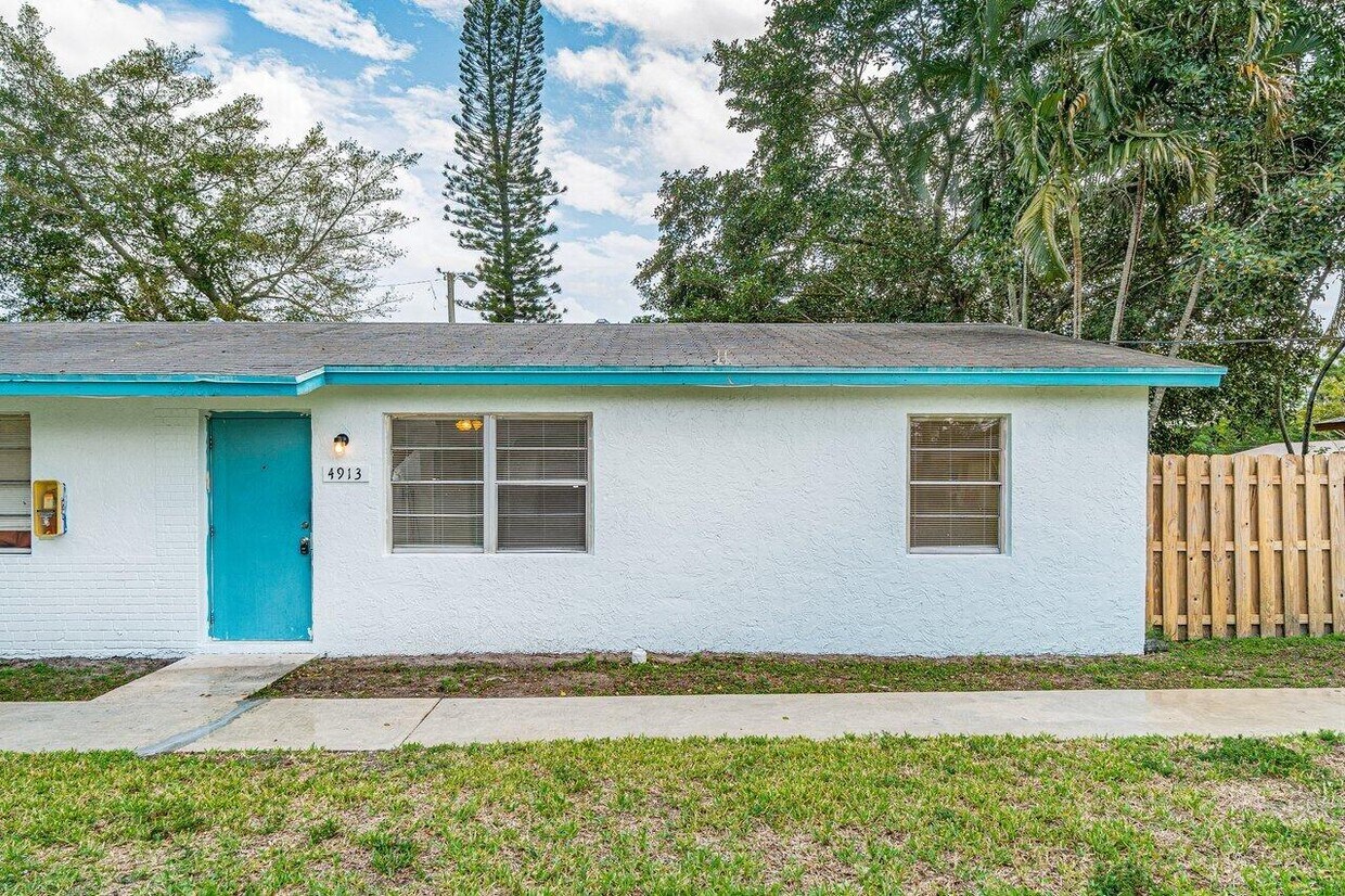 4913 Gulfstream Rd, Lake Worth, FL 33461 House Rental in Lake Worth