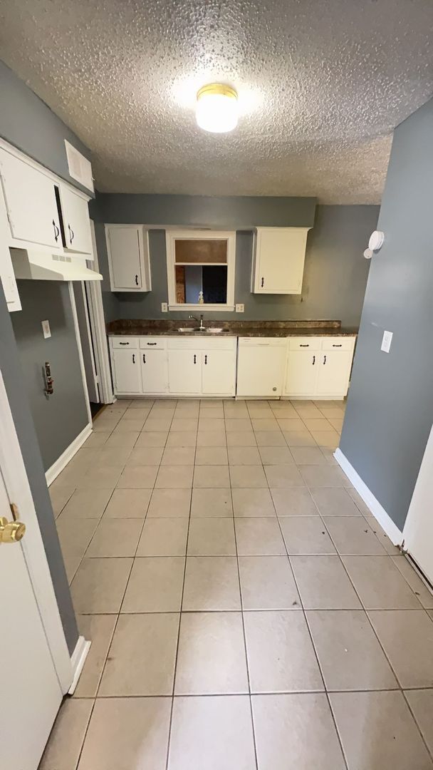 Building Photo - Charming 3 bedroom 1.5 bath home - Frayser...