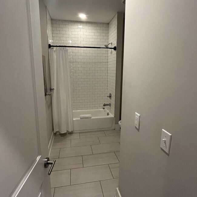 Building Photo - 1240 2nd Ave S