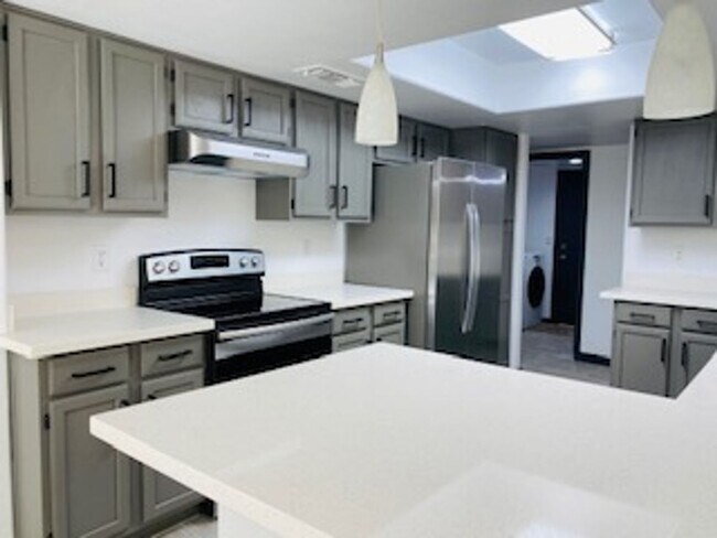 Foto del edificio - Large 4 Bedroom, 2.5 Bath