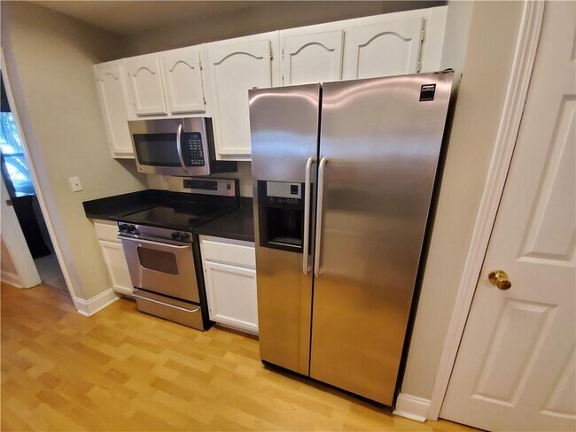 Foto del edificio - 2700 Pine Tree Rd NE