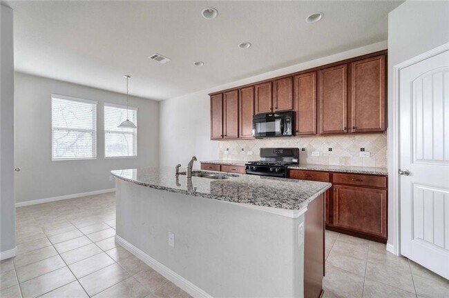 Building Photo - 307 Anacua Loop