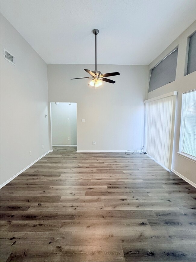 Foto del edificio - 18714 Haughland Dr