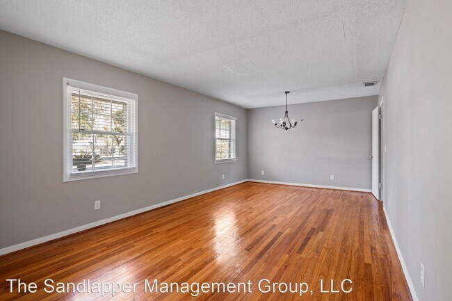 Foto del edificio - 3 br, 2 bath House - 628 Highwood Circle