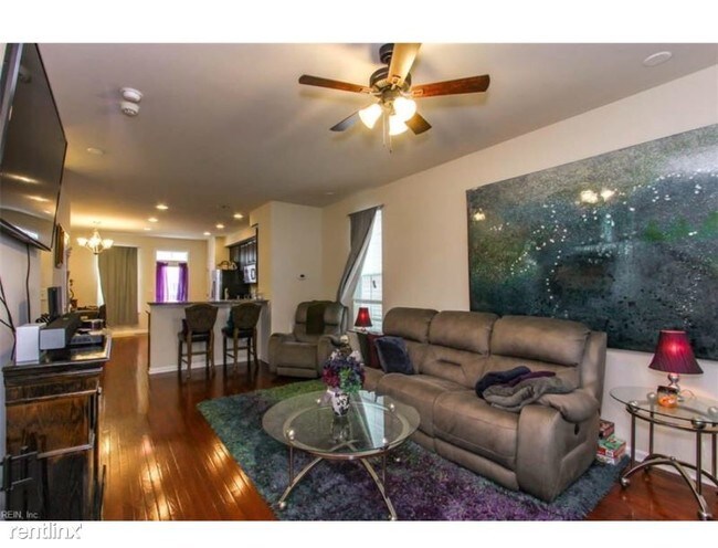 Building Photo - 2 br, 4 bath Townhome - 4371 Pickney Lane