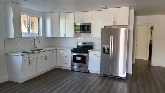 kitchen - 1106 W 41st St