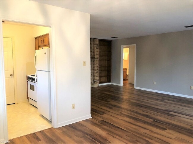 Building Photo - 2 br, 1.5 bath Duplex - 6491 Hart Ln