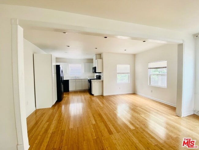 Foto del edificio - 767 Bennett Ave